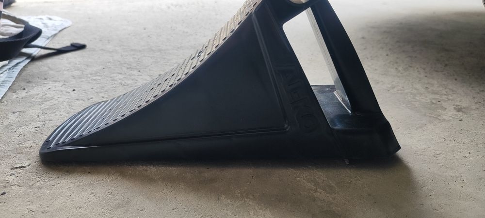 Упор противідкатний, надійний