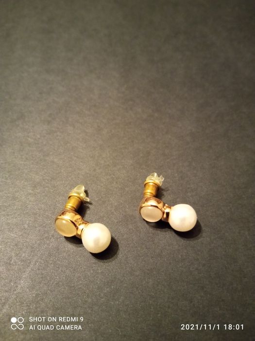 Намисто з натурального жемчуга.Дальше см. Бижутерия.