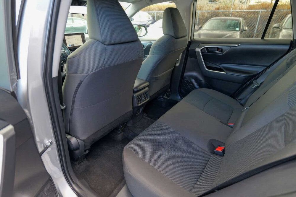 Toyota RAV4      2023