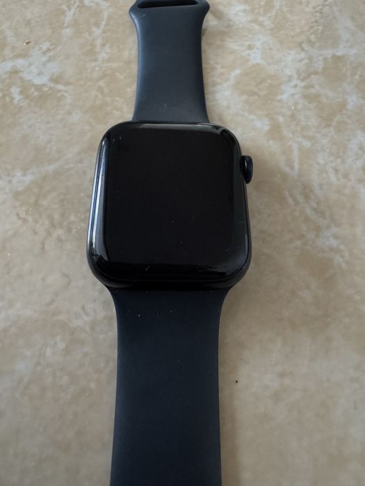 Apple Watch Se (Gen. 2) 44mm + dwa paski