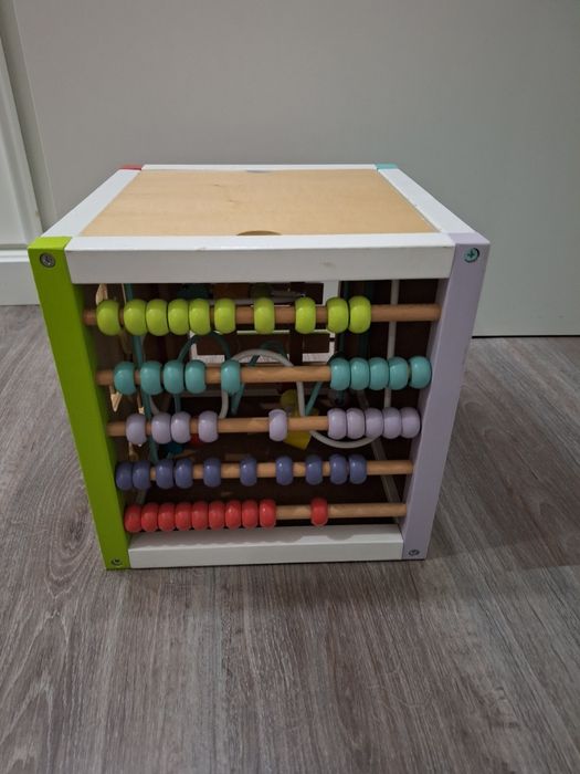 Cubo de atividades estilo Montessori