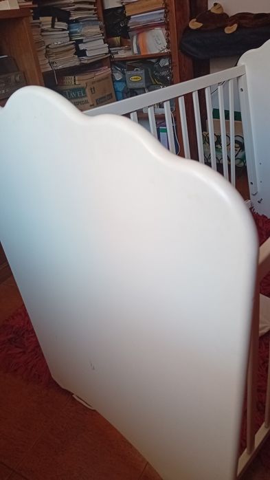 Cama de bebé com colchão