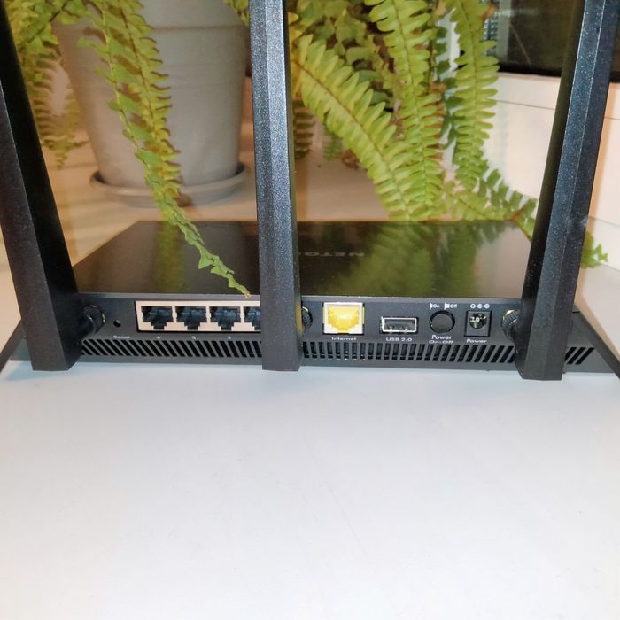 Роутер  NETGEAR R7000