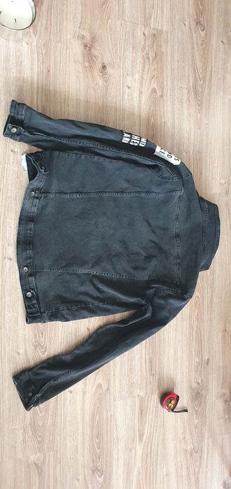 Kurtka dżinsowa katana czarna z naszywkami