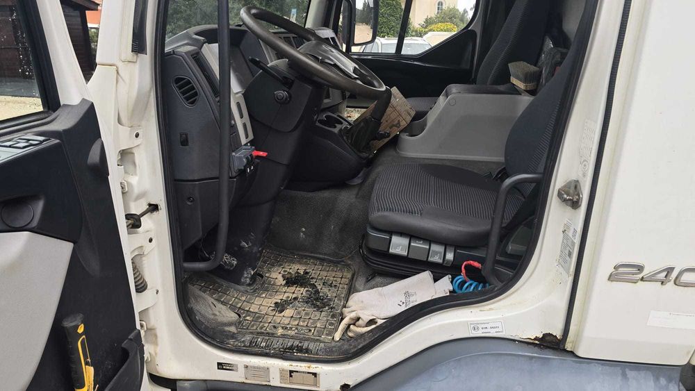 Camião 12T VOLVO FL240