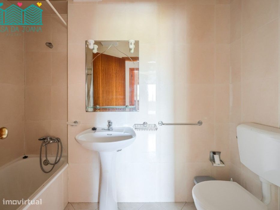 Apartamento T2 com Lugar de Garagem em Esgueira