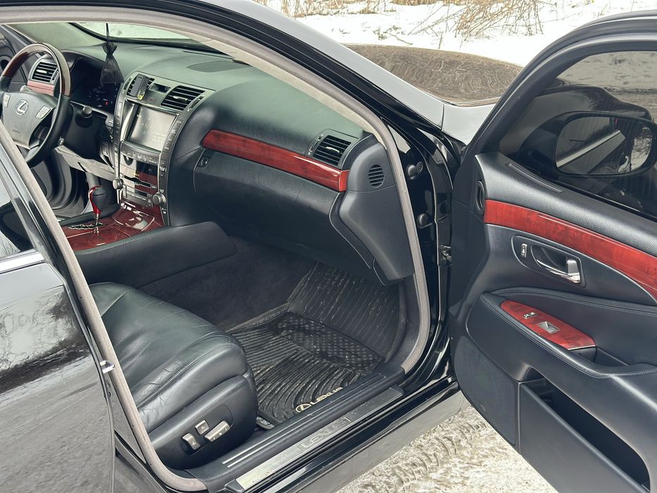 Lexus LS460L 2008 4.6 бензин