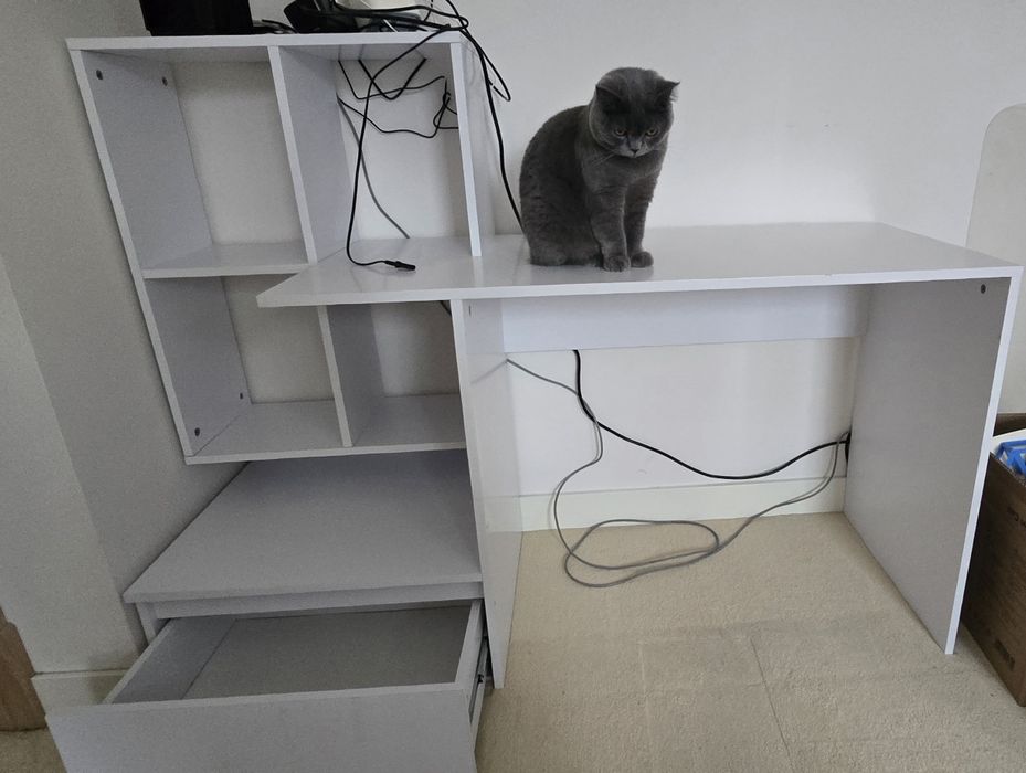 Biurko młodzieżowe