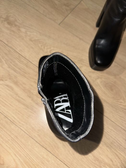 Шкіряні ботильйони Zara
