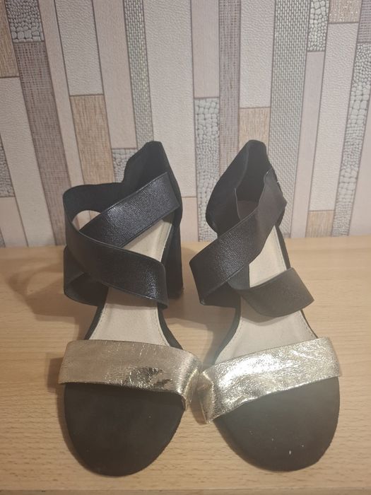 Sandały damskie na obcasie