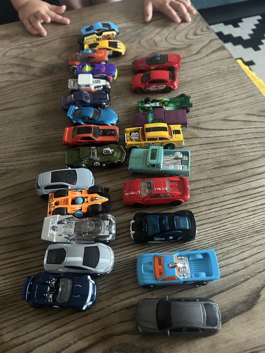 Hot wheels машинки 25 штук