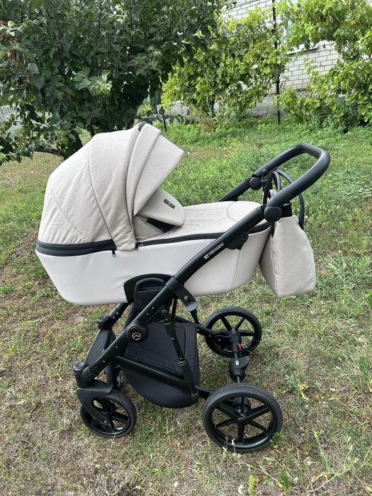 Продам коляску 2 в 1 Adamex