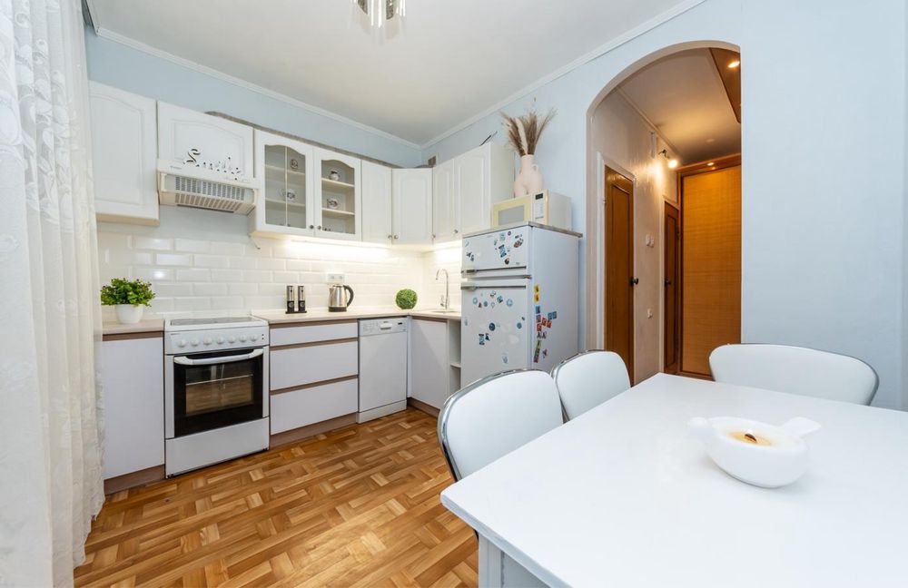 Подобово.Двукімнатна на 6 осіб.Позняки-10хв,Харьківська,Ахматової, 19