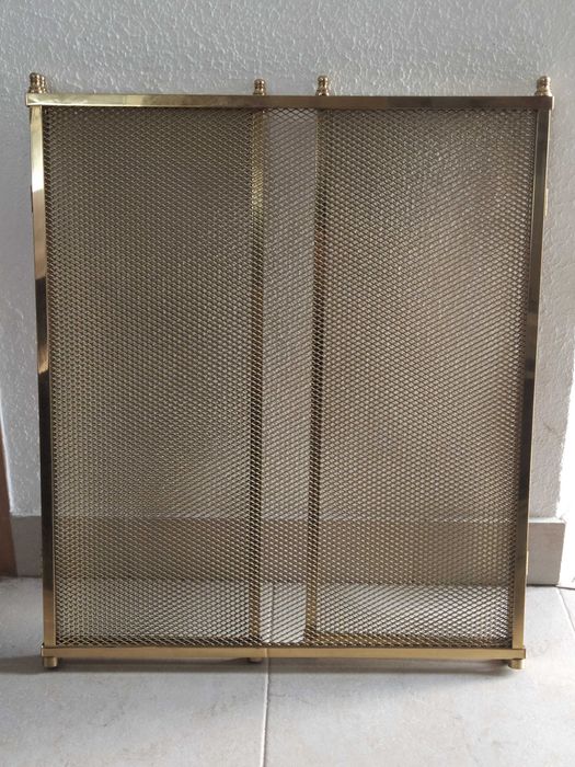 Grelha de proteção de lareira