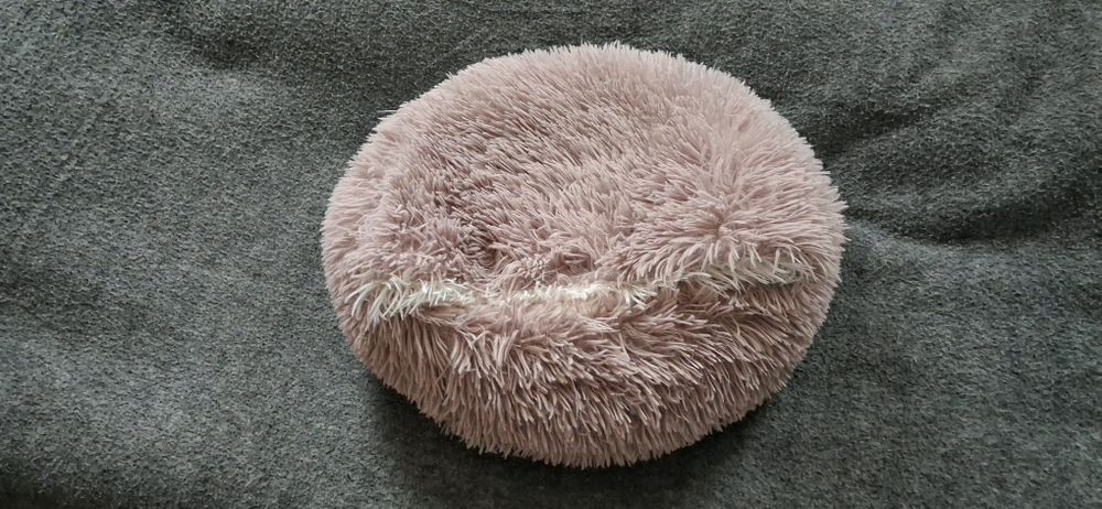 Продам лежанку для собак и котов.