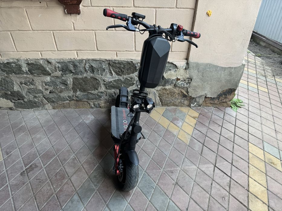 Продам отличный электросамокат kugoo j booster