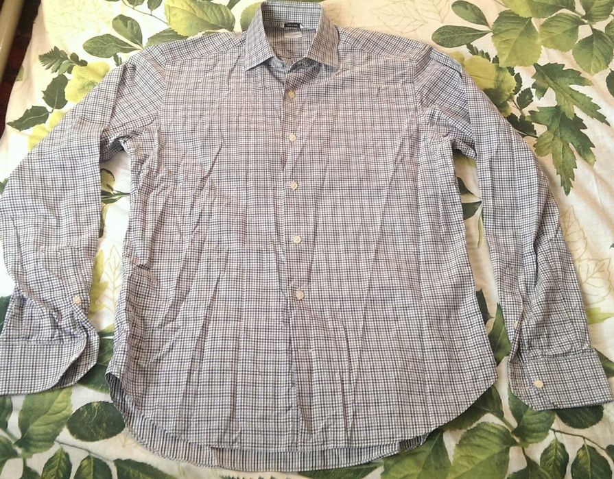 Продам гарну рубашку для школяра.