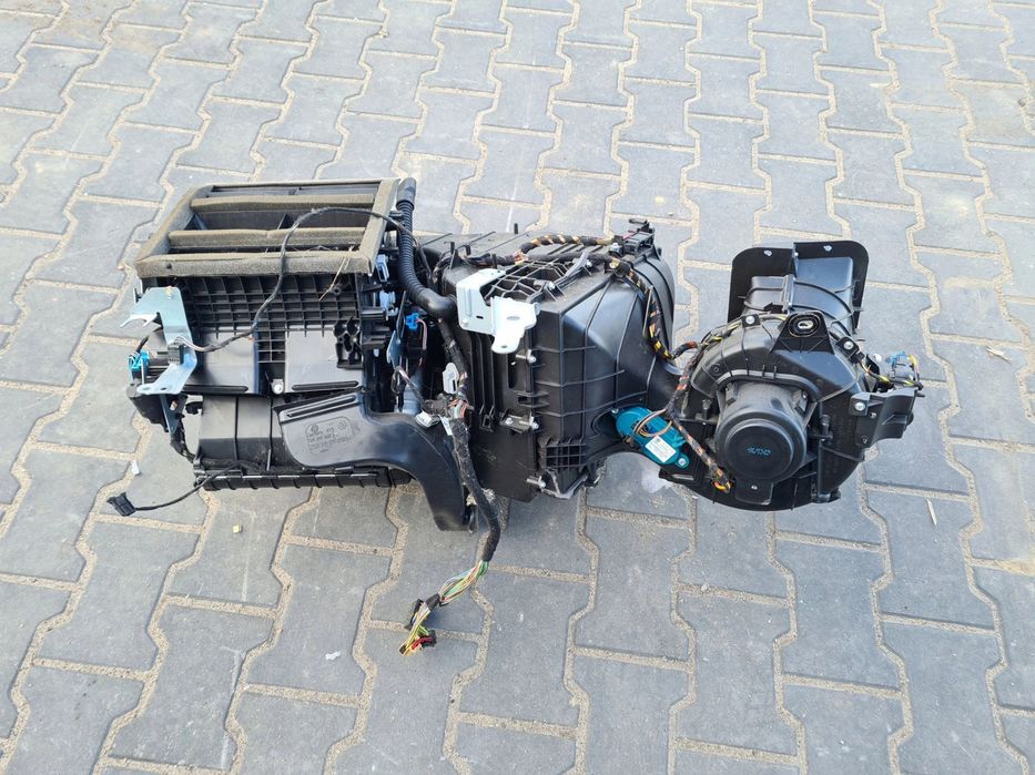 VW T5 LIFT MULTIVAN nagrzewnica dmuchawa przód 7E5820005L