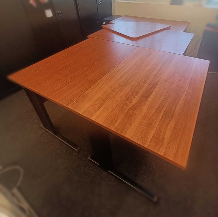 Vendo 4 secretárias – 1 presidencial