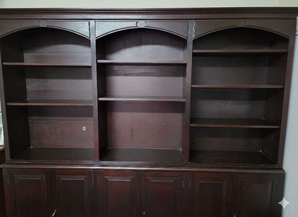 Estante Livreiro Clássica em Madeira Maciça – Bom Estado