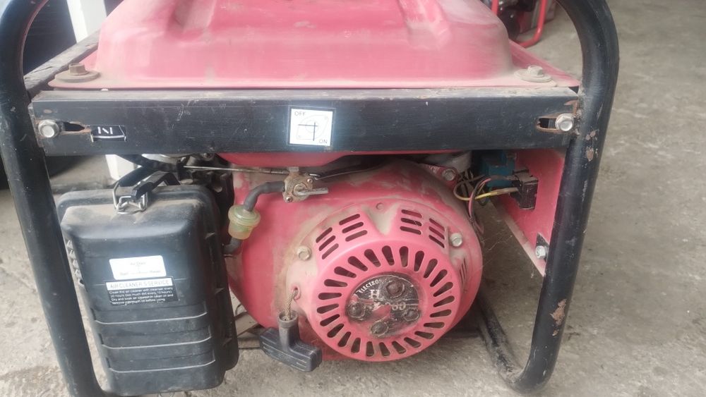 Продам генератор бензиновий. 2-KW