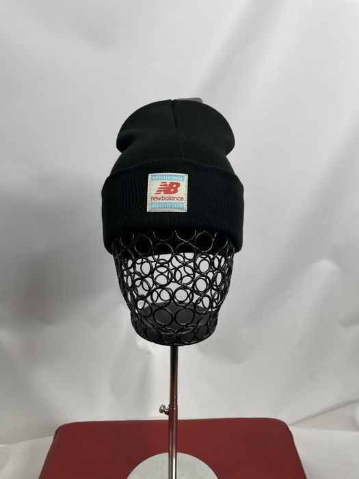 Шапка мужская в черном цвете в хорошем качестве