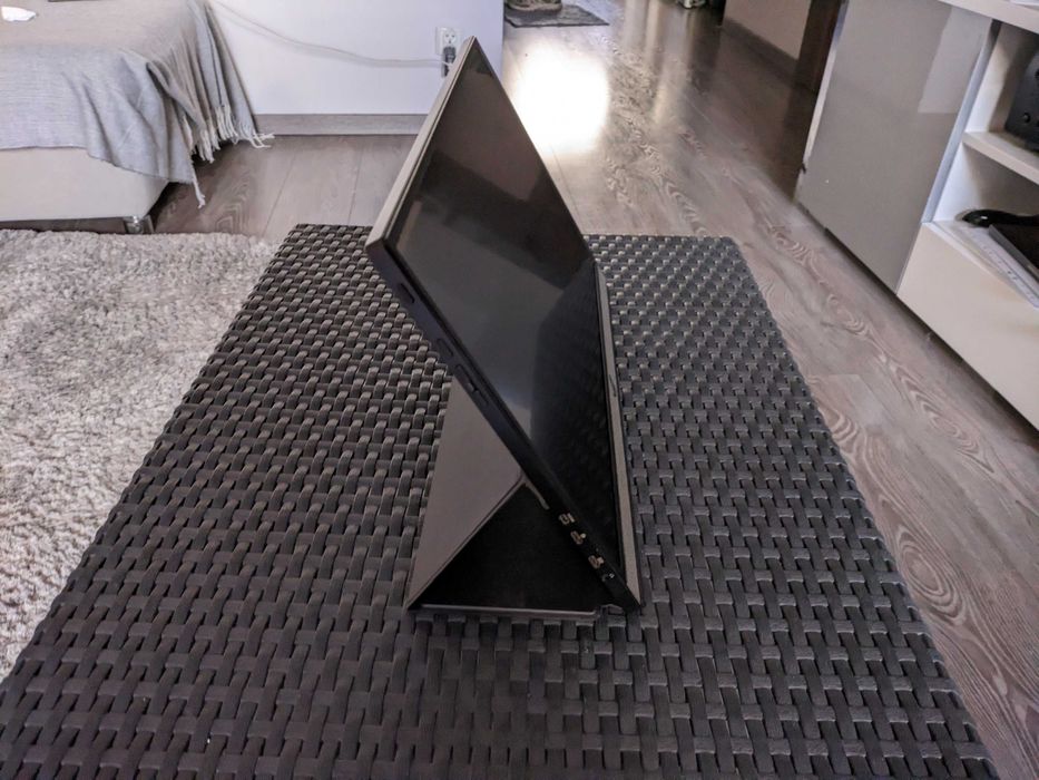 Monitor przenosny gamingowy Asus ROG Strix XG17AHPE 17,3 240Hz