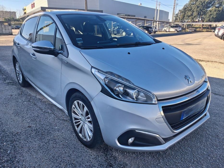 Peugeot 208 1.6 BlueHDi Style 2018 com 153 Mil  km foto 3