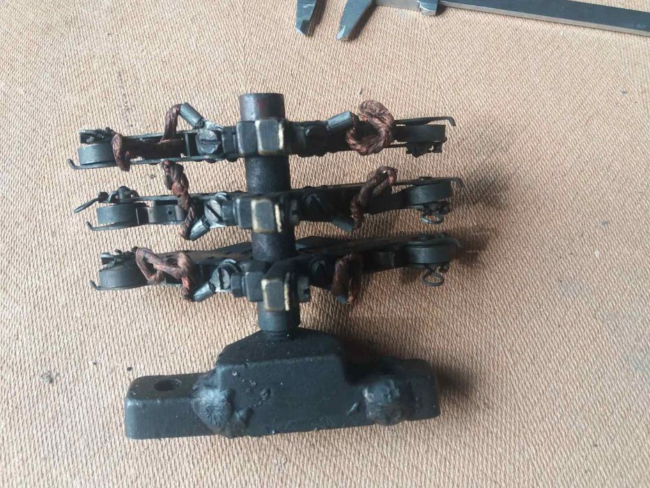 Щіткотримачі електродвигуна.