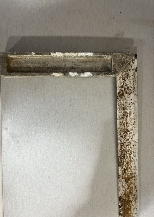 Угол металический