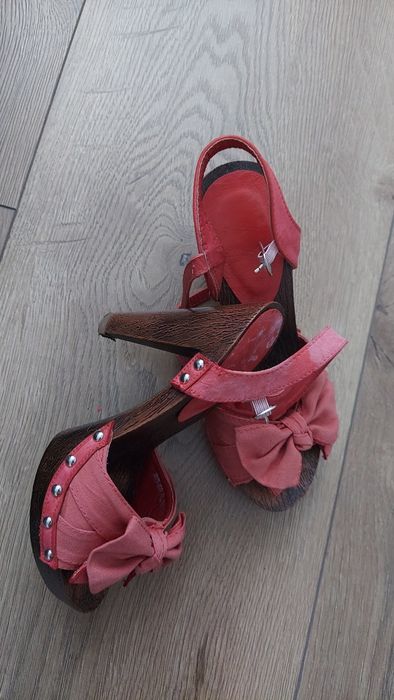 Sandały na platformie i obcasie 36