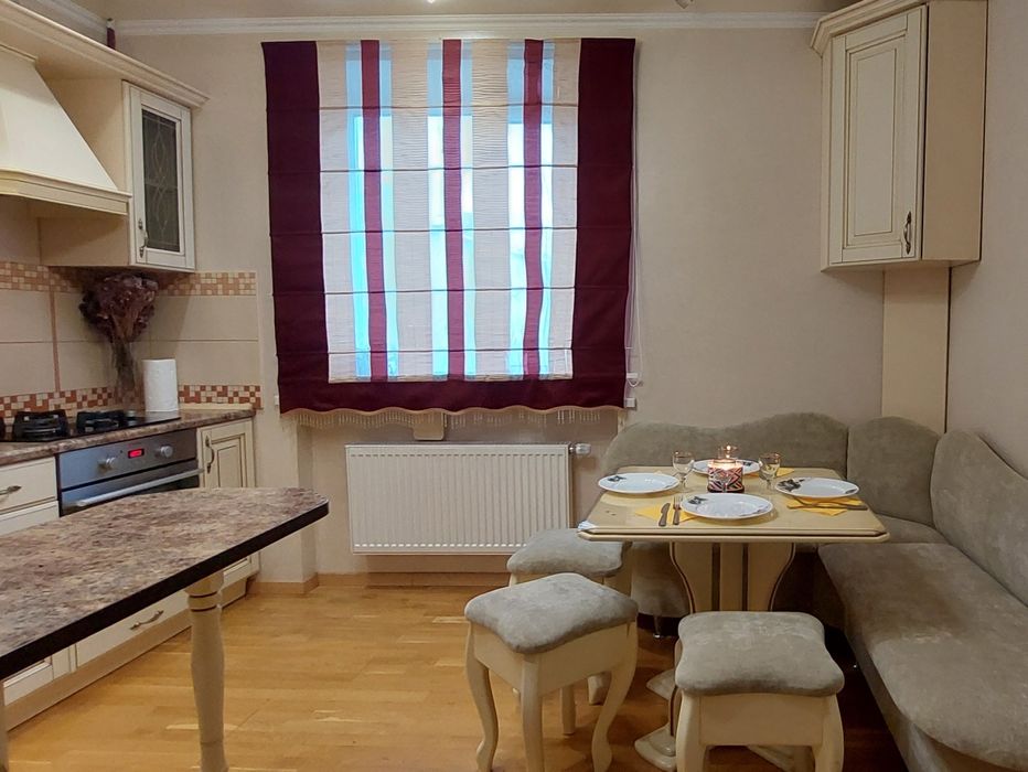 Люкс біля Порт-сіті(погодинно 600, на добу від 1300)