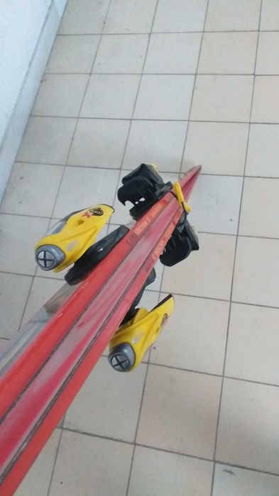 Vendo 3 pares de skis em conjunto ou em separado