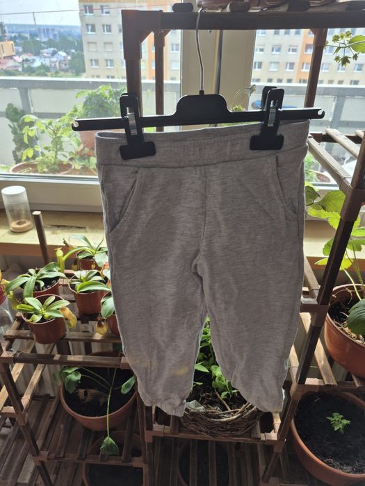 Szare spodnie dresowe rozmiar 104