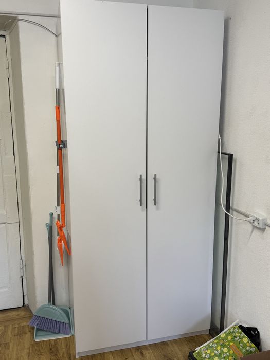 Шкаф для дома или салона белый