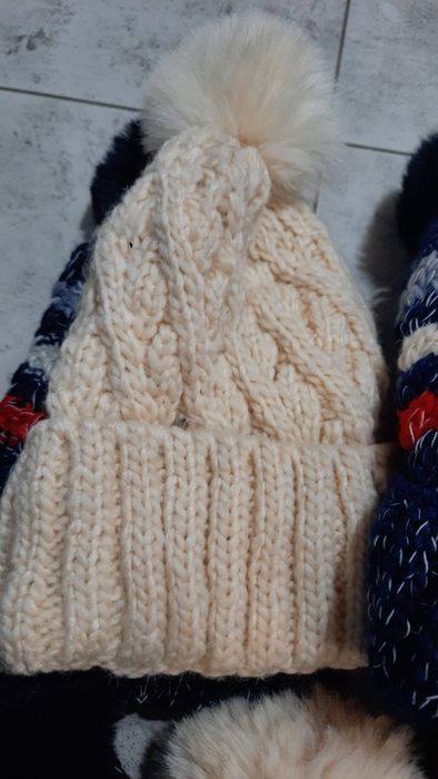 Pakiet 20 sztuk czapki z pomponem, mix kolorów