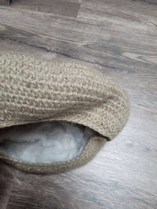 Beżowy beret czapka wełniana