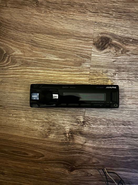 Alpine UTE-200BT – radio samochodowe Bluetooth