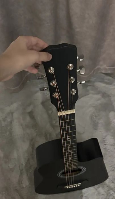 Гитара шестиструнная акустическая новая чёрного цвета 6-ти струнка