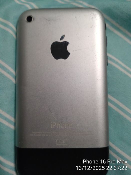 iPhone 2g o primeiro lançado 2007