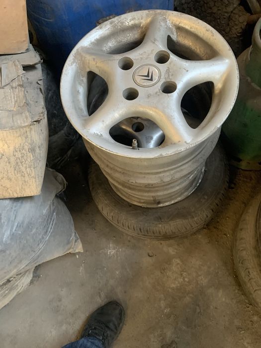 Vendo jantes e pneus R13 4/100 4/108 165/80r13