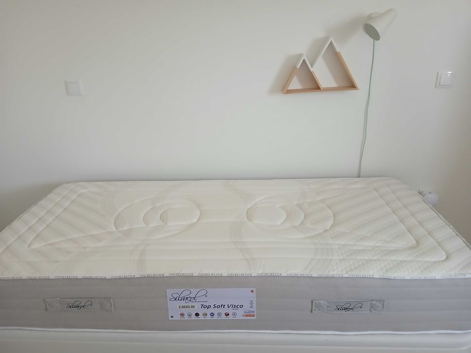Cama solteiro e colchão como novos!