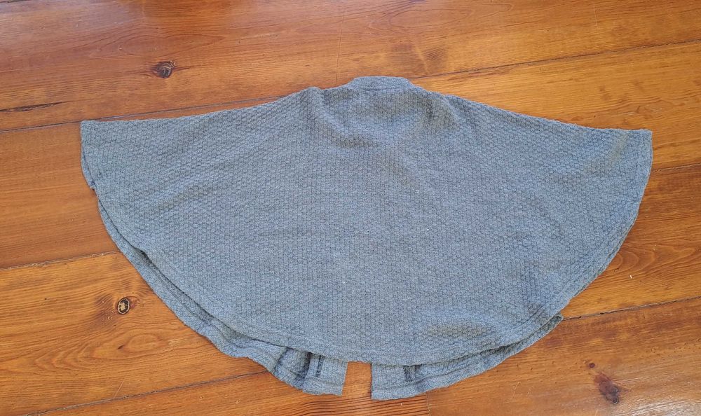 Capa/Poncho cinzento malha 4 anos Mariquilla