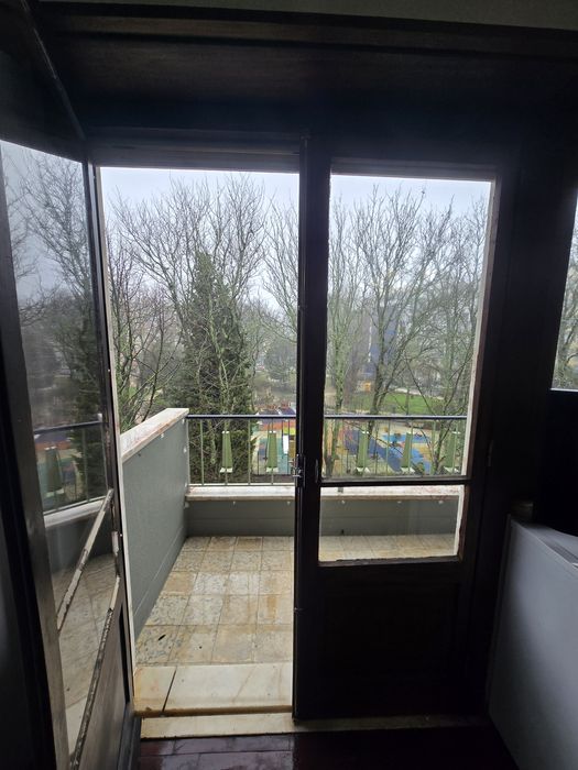 Quarto Partilhado com Varanda no Centro da Amadora