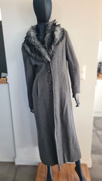 Bardzo długi płaszcz. Szary. Ciepły. Kołnierz sztuczne futerko