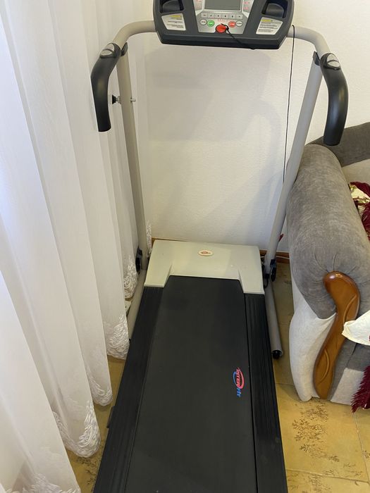 Бігова доріжка в ідеальному стані