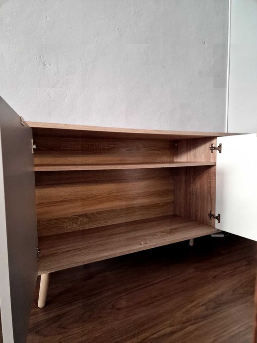 Aparador com 2 portas e 2 gavetas