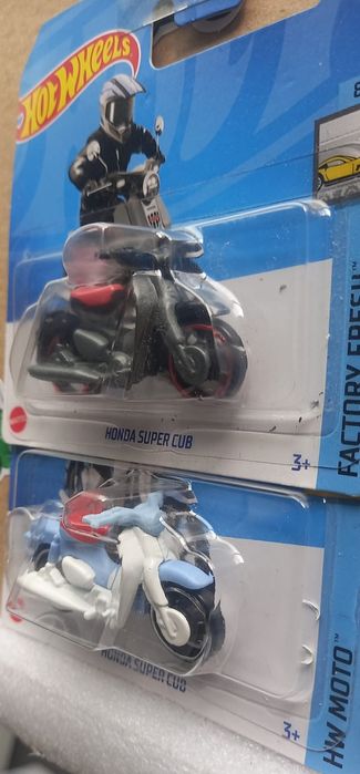 Conjunto 2 Honda Super Cub Hot Wheels
