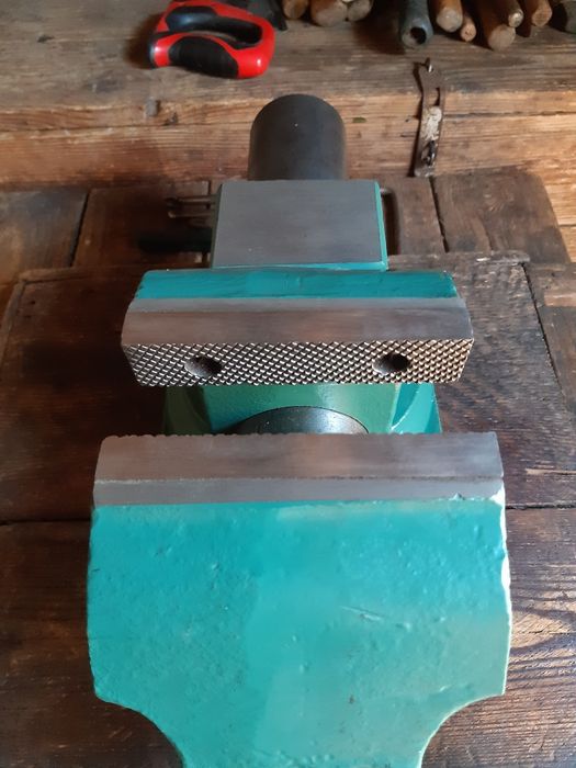 Продам Слюсарські тиски .