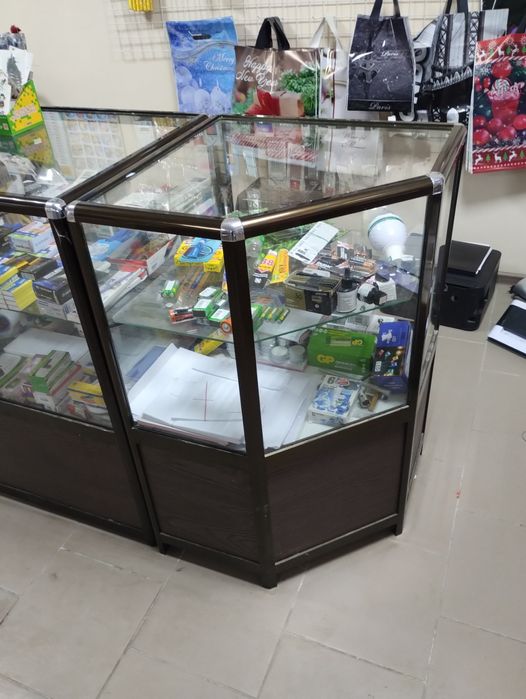 Вітрина скляна бу